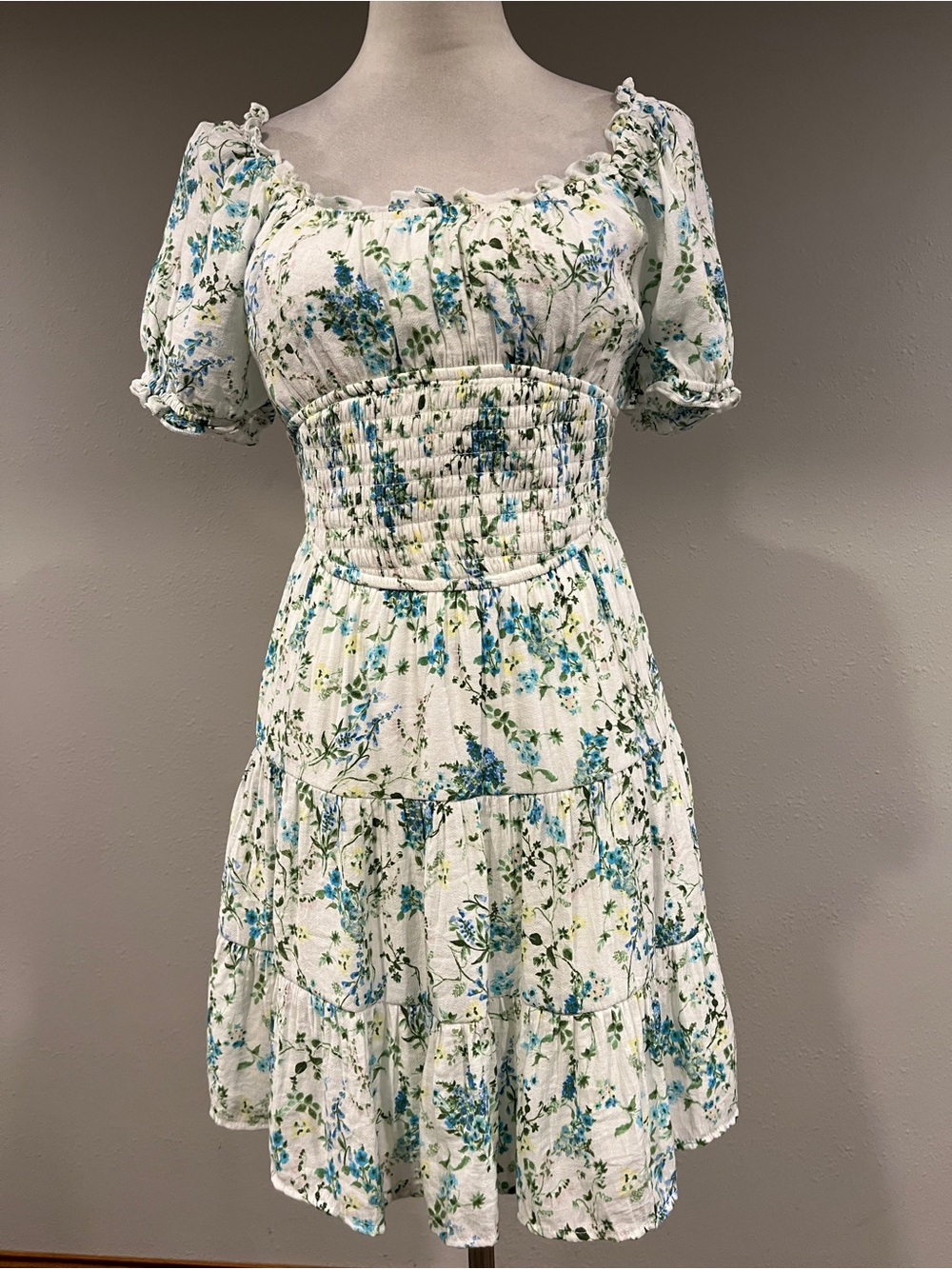 Lily Rose Floral Smocked Waist Puff-Sleeve mini Dress size small